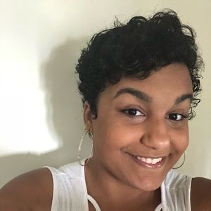 Meet your Posher, Abigail